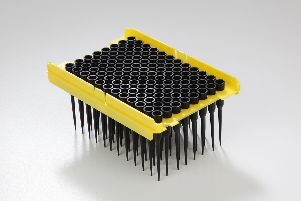 De ce materialul și culoarea unor vârfuri de pipete sunt negre?