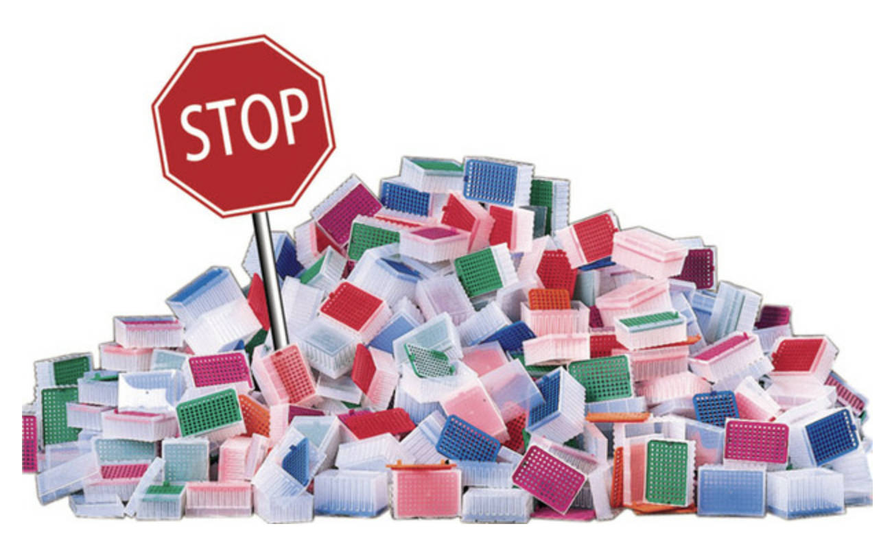 Meriv çawa bi qutiya serişteyên pipetê yên bikarhatî re mijûl dibe?